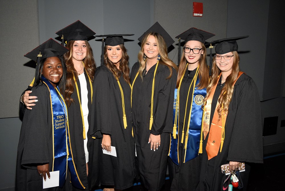 Bachelor's degree grads